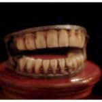 Le Bazar du Bizarre – Le Dentier de George Washington
